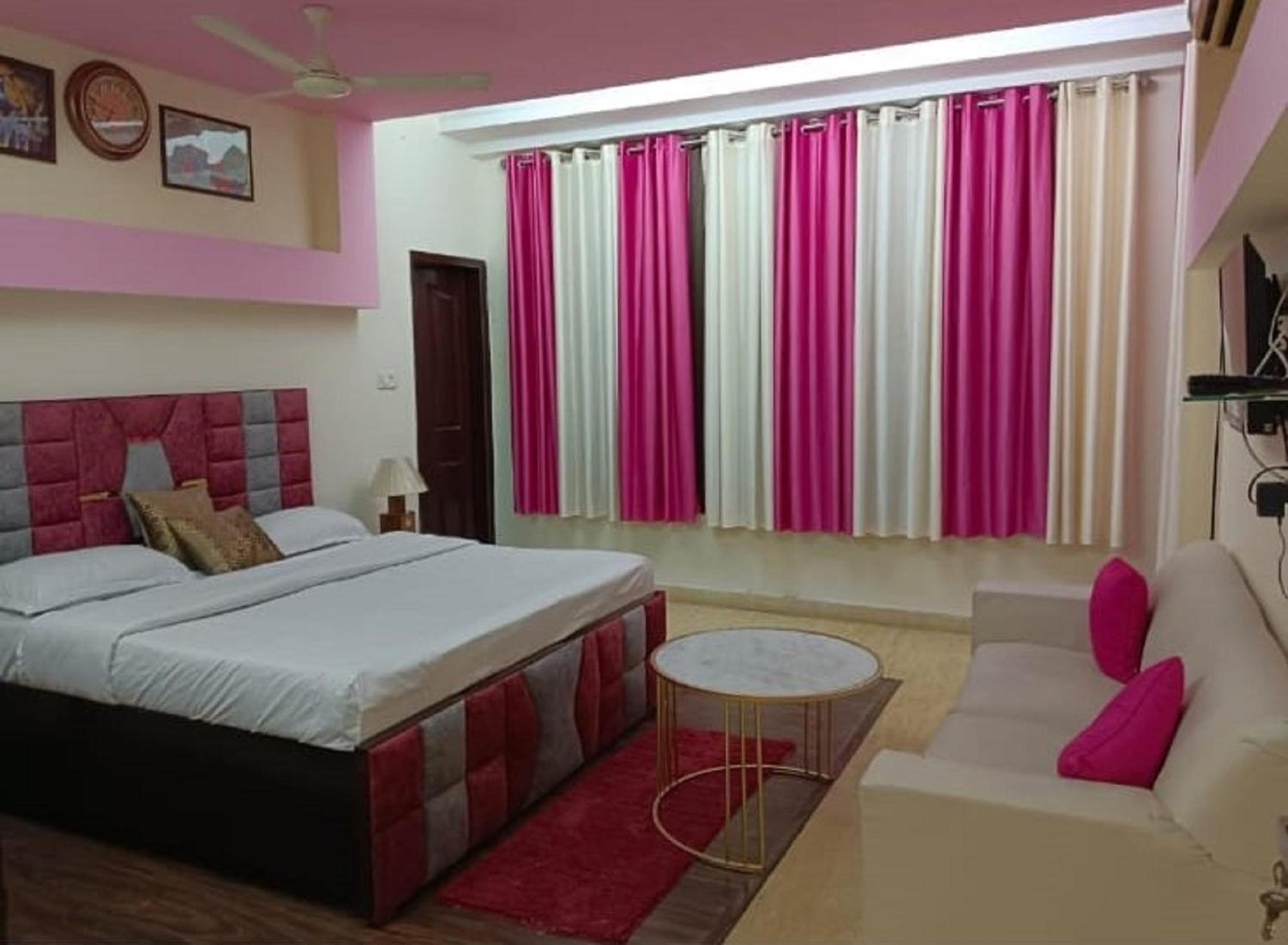 Star Inn Delhi  Exteriör bild